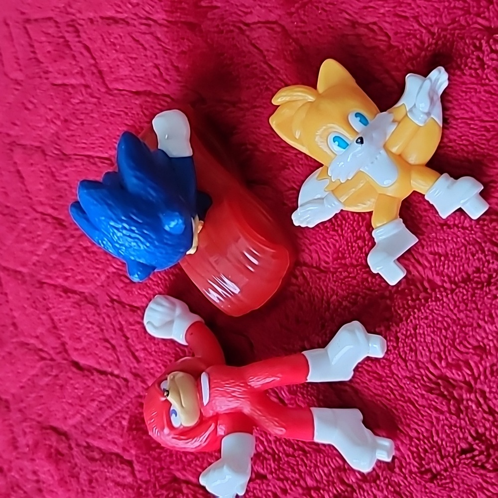 Set Of 4 Sonic The Hedgehog Characters.